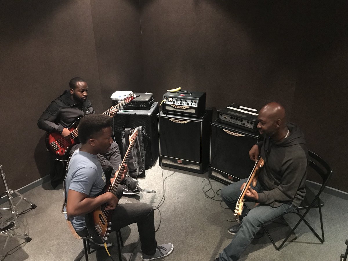 MusicalInsight1's tweet image. Another great masterclass worshop, bass and keys.  
Bass masterclass by Freddie Thompson (Big thanks)
Keyboard masterclass by David Elevique @MusicalInsight1