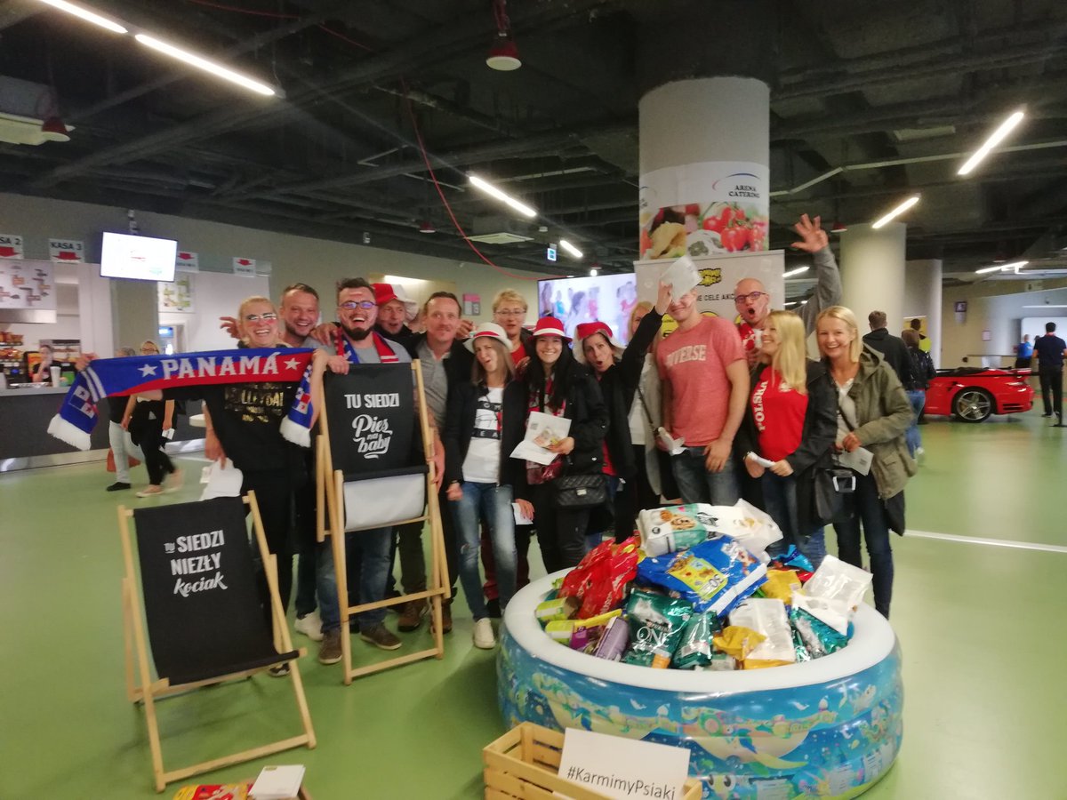 dudapisze's tweet photo. W tym roku na #Wagner2018 zrobiliśmy trochę zamieszania zbiórką karmy dla @karmimypsiaki. #csrwpl #ngo #fundacjasarigato https://t.co/yaskoCedXj