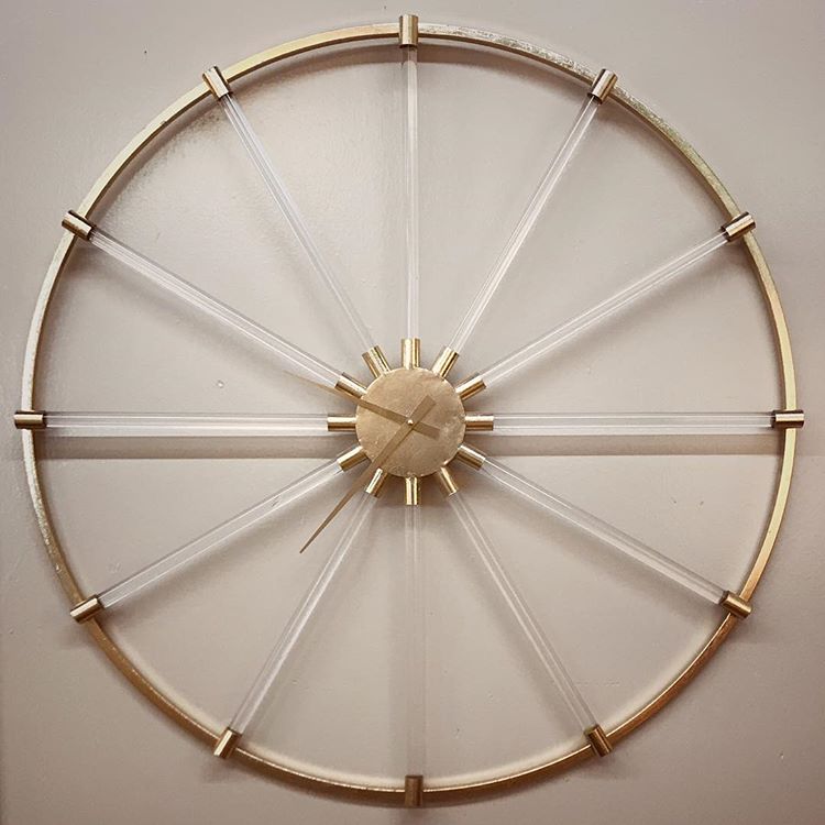 contactModernSA's tweet photo. Large lucite and metal wall clock 🕤 See our newest products online anytime at: https://t.co/shuY67m8Fj #minimal #minimalist #wallclock #clock #vintageclock #midcentury #midcenturymodern #vintageforsale #vintagedecor #designinspiration #modernist #minimalistic #lucite #bigclock https://t.co/KQCihjBOnK