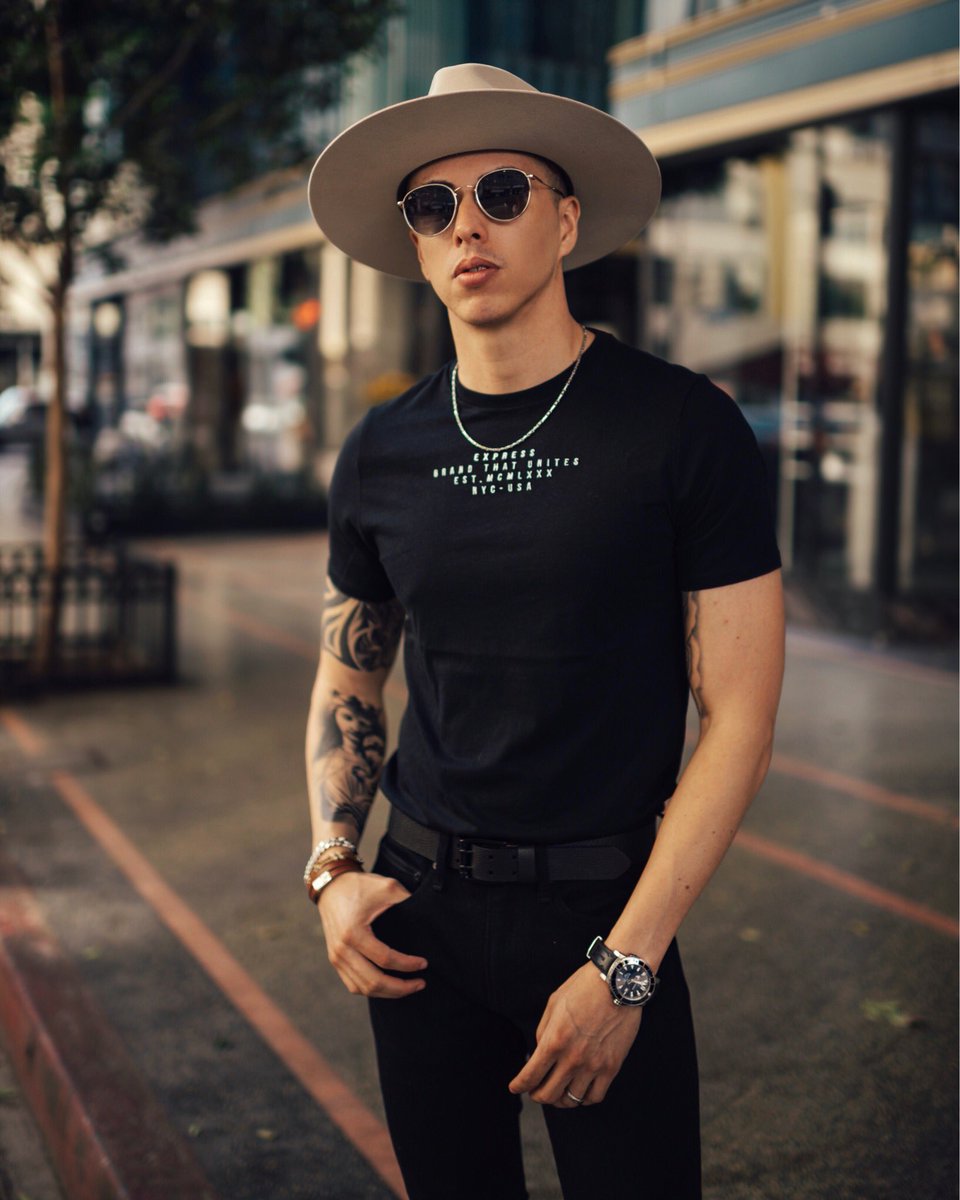 BlakeScott_'s tweet image. Experimenting with subtle graphic tees. This black @express one is under $30! Click link to shop rstyle.me/cz-n/c8dqx67age 
#ExpressPartner #Sunday