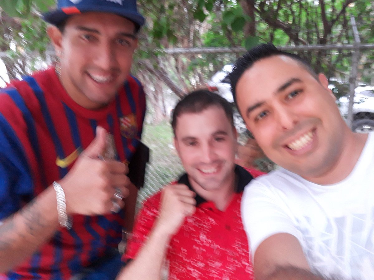 Felicidades 3 triunfos hermano te lo mereces siempre con tu familia apoyandote <a href="/fcojavur/">Francisco Urdaneta</a> SE ACTIVO LA PALABRA AREPAAAAAA
