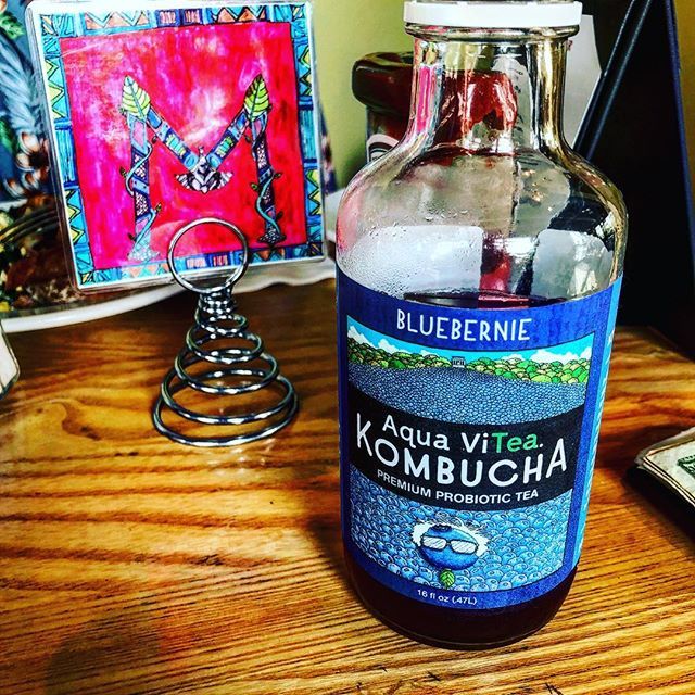 Frisky_Lemon's tweet photo. Breakfast this morning at @bristolbakeryhb complete with @aquaviteakombucha. Love this flavor! https://t.co/blKiUC722B https://t.co/0xJKpEnSK0