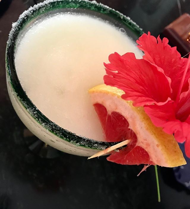 SunImpressions's tweet photo. Nothing better than an ice cold margarita after hiking through Mayan ruins in 100 degrees and 98% humidity.
.
#travelmexico #mayatemples #chichenitza #yucatan #womentravelers #margarita https://t.co/UBWIMXhBC1