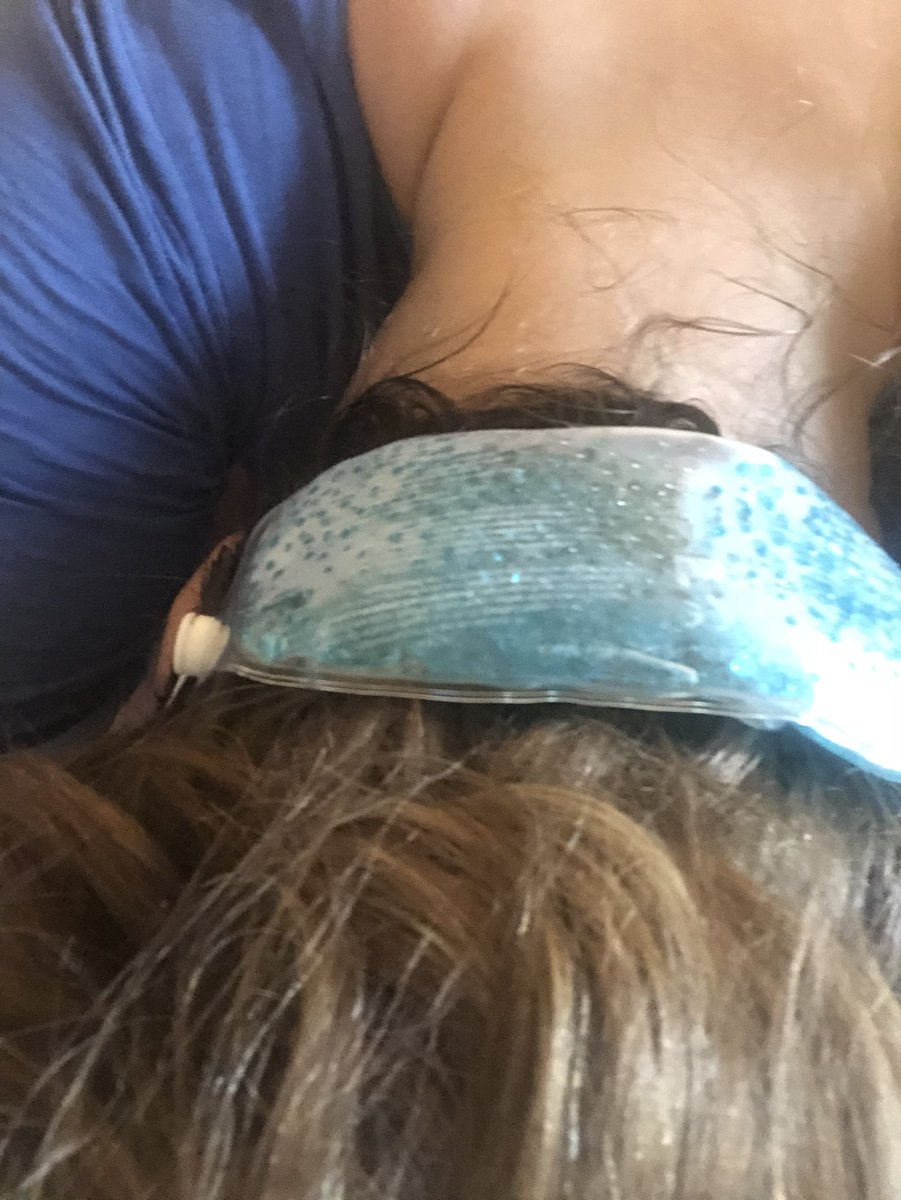 RebeccaDreiling's tweet photo. This goes on the back of your head, right? #stressheadache #EhlersDanlosSyndrome #selfcare #headacheweather #vertigotoo #endometriosis #perimenopause #icflare #whatsnotflaredupatthispoint #canadianhealthcare https://t.co/cj0IGQNlHw