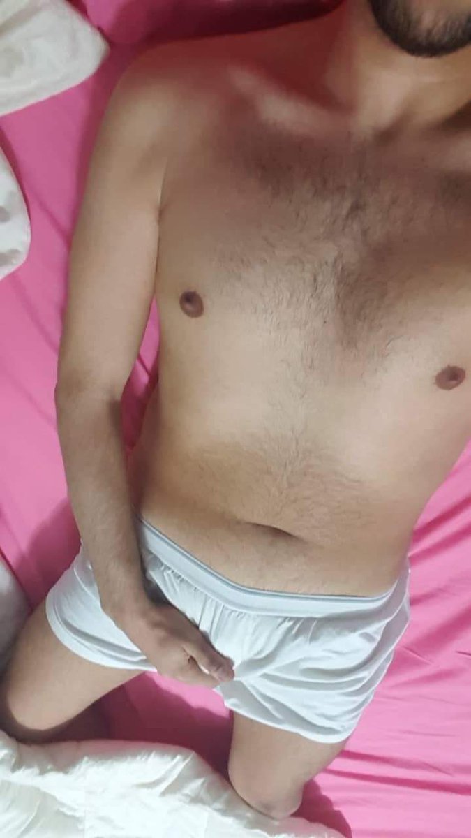 كويتي عمري٢٧ وزني٧٠ طولي١٧١ 
ابيض نحيف وبطن خفيف و وسيم شويه

موجب ابي سالب نحيففف

عندي مكان بالمهبوله