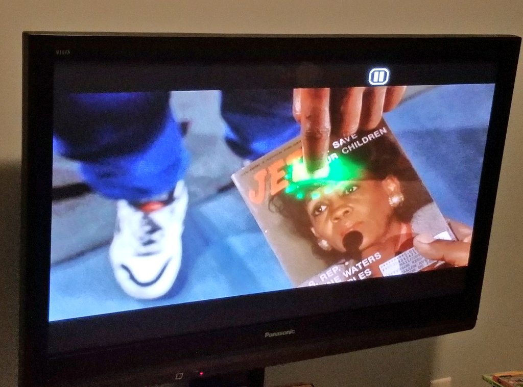 evadutizena's tweet image. Watching #MeteorMan (for the 487th time) during my workout, and I JUST noticed that the Jet magazine that @Robert_Townsend touches has @RepMaxineWaters on the cover. 

I love moments like this!

#GreatMomentsInTheHistoryOfCinema