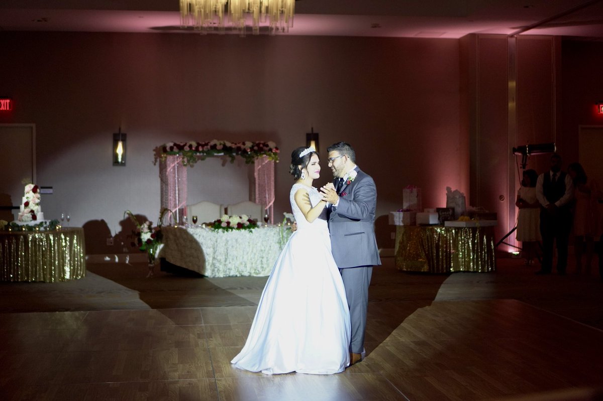 grvtygroup's tweet photo. Congratulations Mr. and Mrs. Martinez! #GrvtyGroup #OklahomaDJ #Grvty #OklahomaWedding #BridesOfOklahoma https://t.co/yyUVXtsUNE