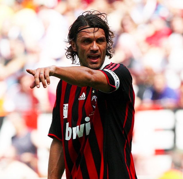 MilanPosts's tweet photo. 📸 AC MIlan vs AS Roma, the last match of Paolo Maldini on May 24, 2009 https://t.co/525AnjbWXa