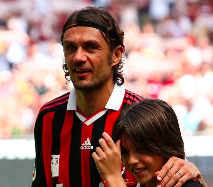 MilanPosts's tweet photo. 📸 AC MIlan vs AS Roma, the last match of Paolo Maldini on May 24, 2009 https://t.co/525AnjbWXa