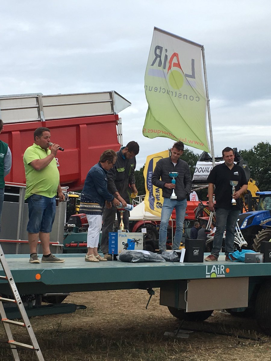 sdirson's tweet photo. Beau succès encore une fois pour Terre en fête avec 7000 visiteurs #Hambers #agriculture @JEUNESAGRI53 @TremeauJeremy @rousseletsyl20 @stephibon @philippe_jehan https://t.co/8lVLRNcoUG
