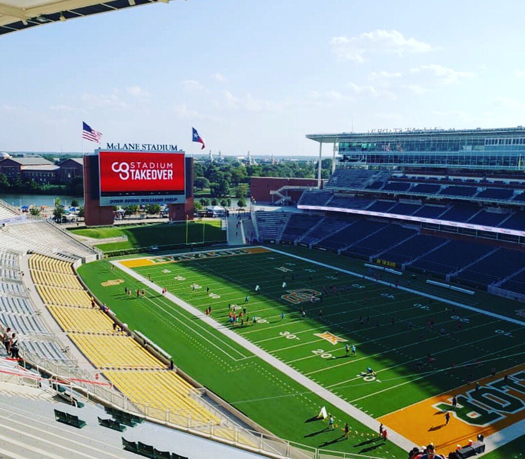 FalynMyers's tweet photo. Finished the #CGStadiumTakeover in Bear Country! 🐻💪🏼
#CampGladiator #DecadeOfCG #Baylor #BearCountry #CGCommunity https://t.co/bpWFLIjxeI