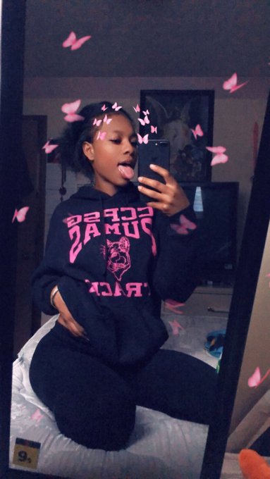 Watch Saleema 💖's leaked NSFW photo on TwXstars