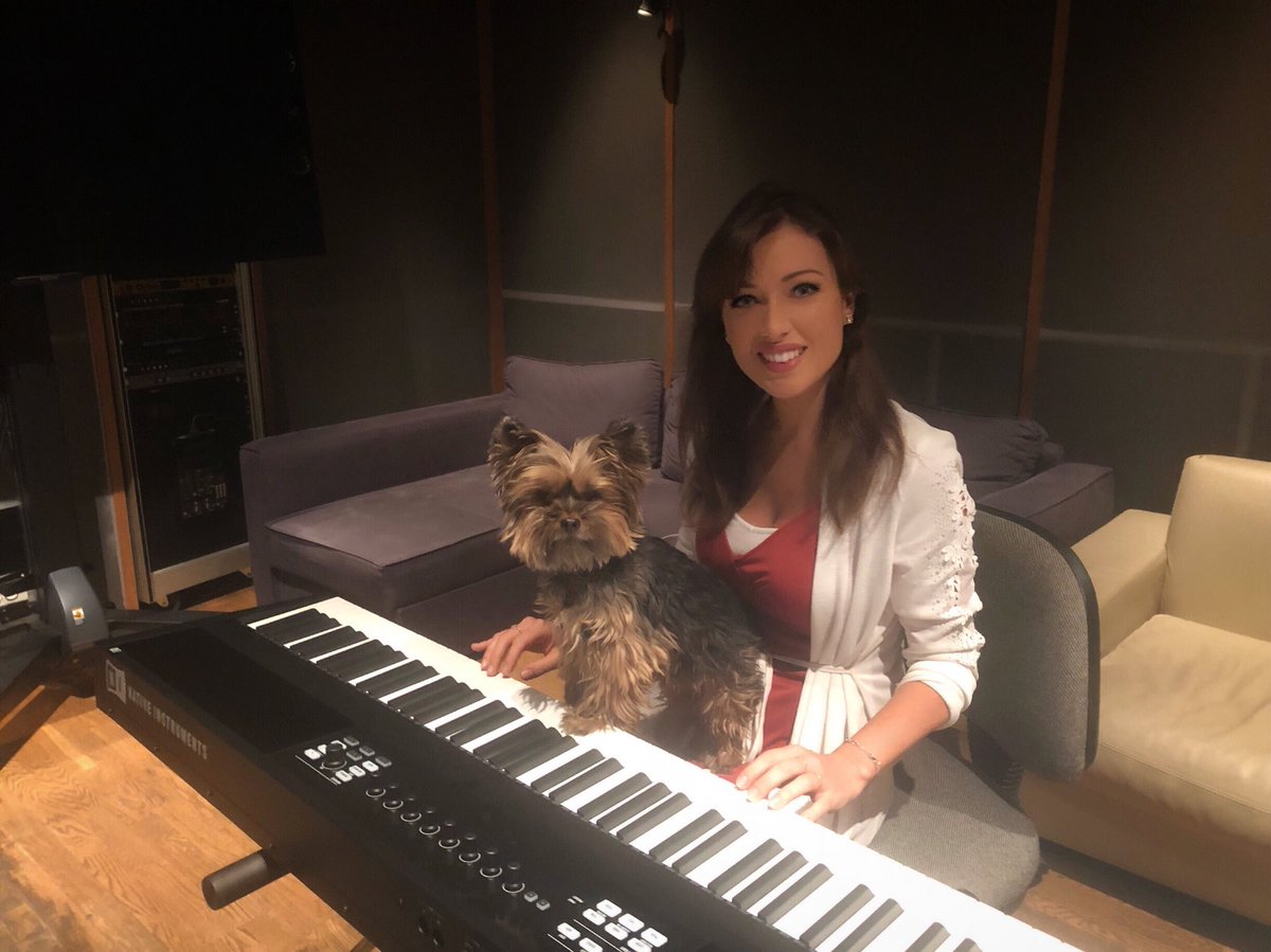 ElsaEsnoultOff's tweet photo. Au piano avec mon Eden...💕🐾
Belle soirée à tous 💋💋
#studioson #musique #love https://t.co/maXDBozQhh