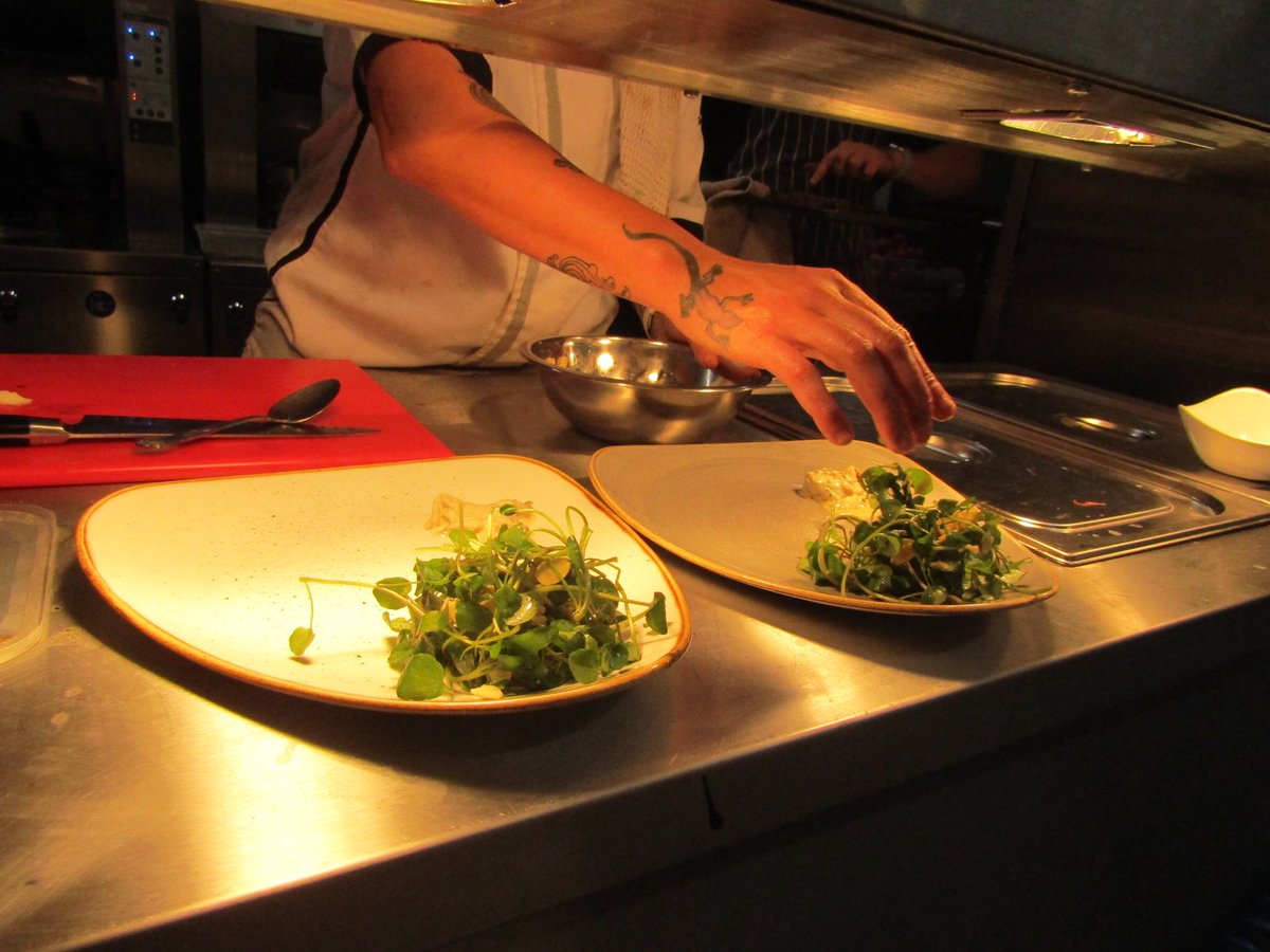 Royal Kings Arms tweet media