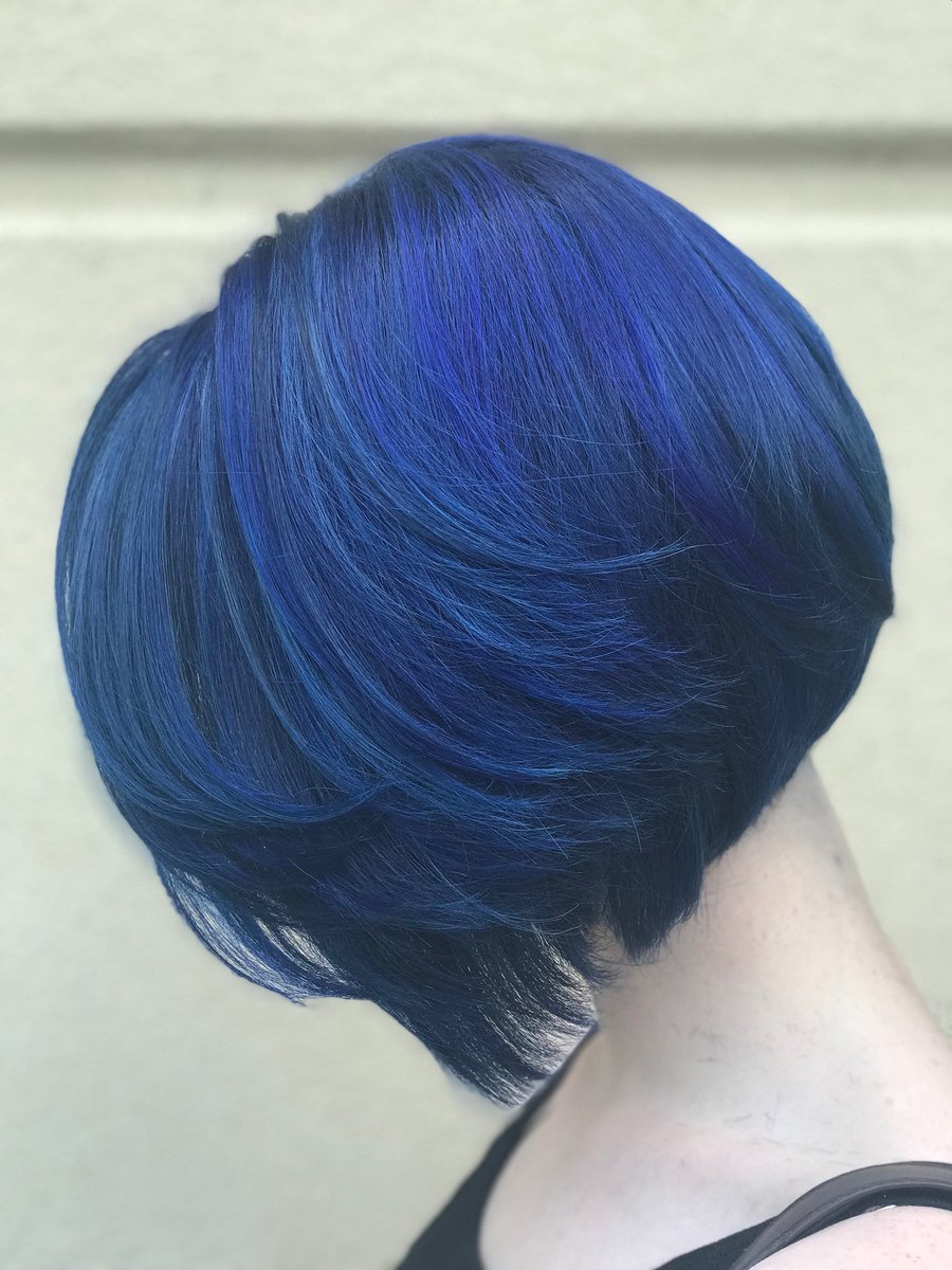 VonKekel's tweet photo. We understand if you can’t take your eyes off of this magical blue bob by Senior Stylist Ashlie. @aveda #vkaveda #ashlieatvk #avedacolor #bluehair #bluebob #hairinspo https://t.co/WUQO3YHrLf