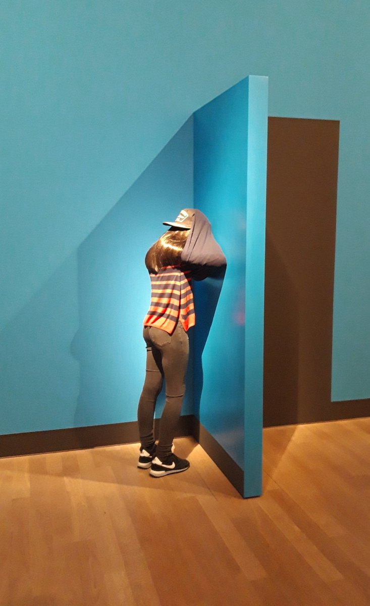 NicLeonhardt's tweet photo. Sehr empfehlenswerte Ausstellung zu optischen Täuschungen &amp; #Illusion @kunsthallemuc - dazu passt mein Buch über die #Mediengeschichte von #3D :) #trompeleil #schaugenauMuc https://t.co/kDIw4m6OcZ