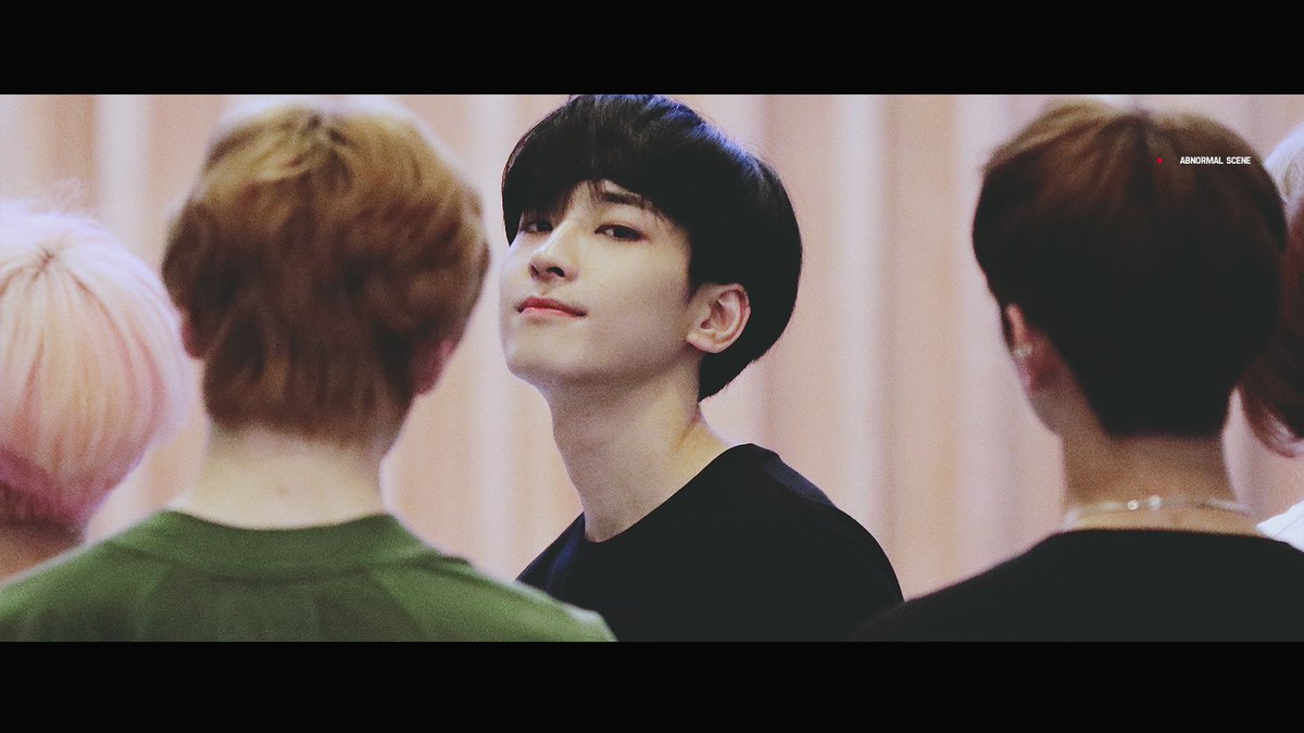 svt_scene17's tweet photo. 180726 #원우 #WONWOO #ウォヌ

아, 너보다 시적인 건 없었다 https://t.co/TQfJbzzqzm