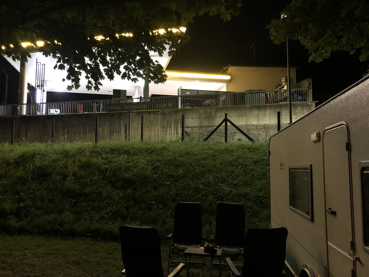 tjstellingwerf's tweet photo. Het uitzicht op onze overnachtcamping in #bellinzona #pompstation #weleensopeenidyllischerplekjegestaan 😂 #topvakantieintoscane https://t.co/W01xNOwAfS