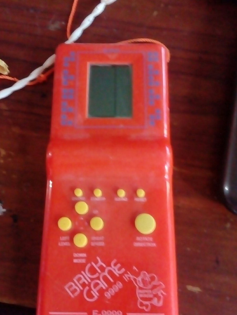 Alguno de ustedes ha tenido una de estas consolas de 9999 juegos en 1? :P