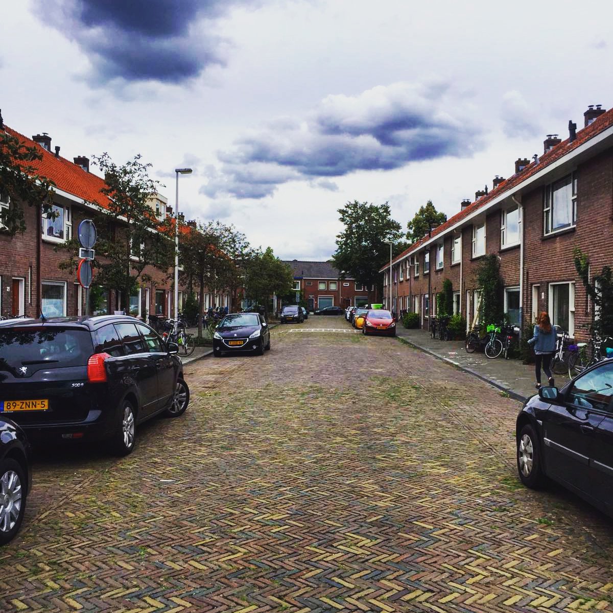 LRunstraat's tweet photo. De Leefstraat periode is voorbij. Het ziet er weer uit als elke andere straat. En toch is dit niet waar. De afgelopen 6 weken heeft de bewoners van onze straat dichter bij elkaar gebracht. We hebben elkaar (nog) beter leren kennen. En we hebben enorm leuke dingen gedaan. https://t.co/RGcTSpH1lD