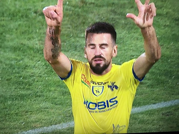 View image on Twitter