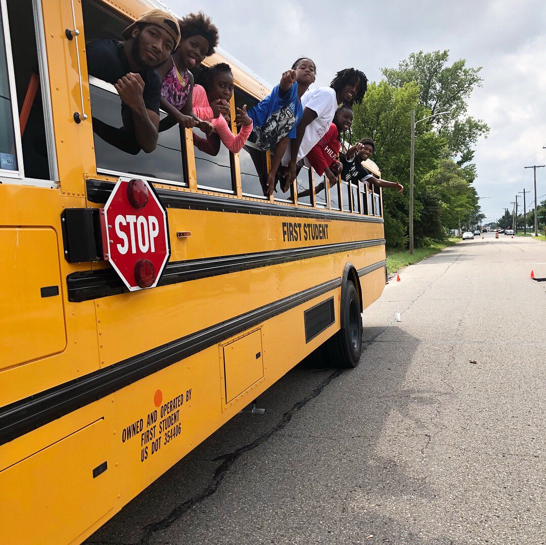 EducatedBosses's tweet photo. This how we spent our SATURDAY on the East of the City ‼️ We accomplished our Goal of Every Kid leaving with a book bag. #EducatedBosses🔑 #MentalLiberators💡 https://t.co/RLzgqCs5AM