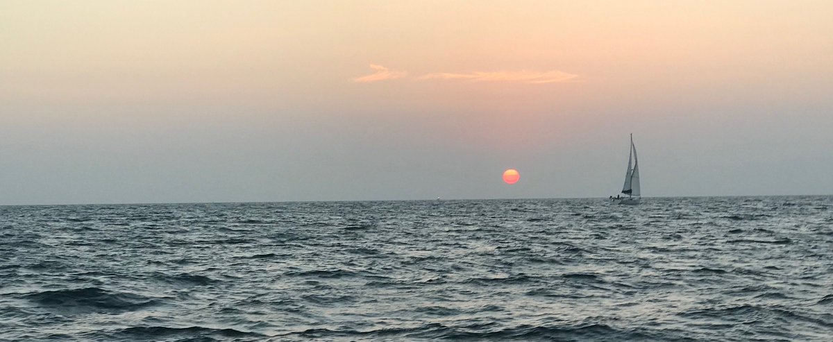 KaptjackSilver's tweet photo. Sunset last evening over Santa Monica Bay aboard The Guest House with Kapt Jack Silver https://t.co/KVcWD900MY