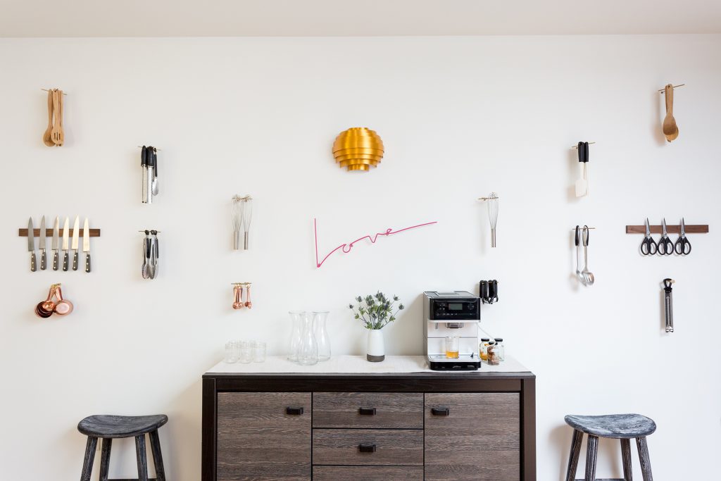 uscout_com's tweet image. This space located in Marina Del Rey is perfect for an event, dining, or filming. We think since the host is a chef and teaches cooking classes here, this would be the perfect space for a cooking show or food product shoot! #MarinaDelRey #LosAngeles  #cookingshow #agency #shoot