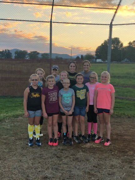 JMUSoftball's tweet image. Thank you to the Churchville 10U fall softball little league letting us attend your practice yesterday! You guys rock! 
#GoDukes #KenzieStrong
