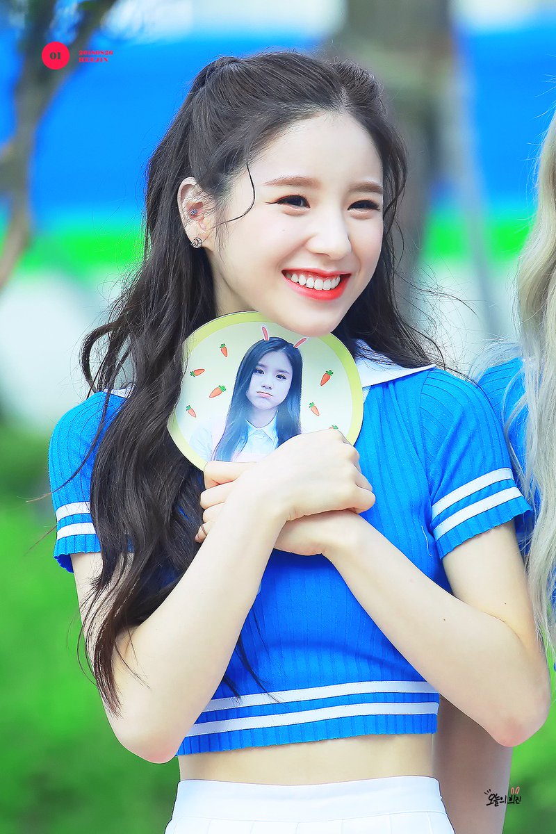 오늘의 희진 tweet media