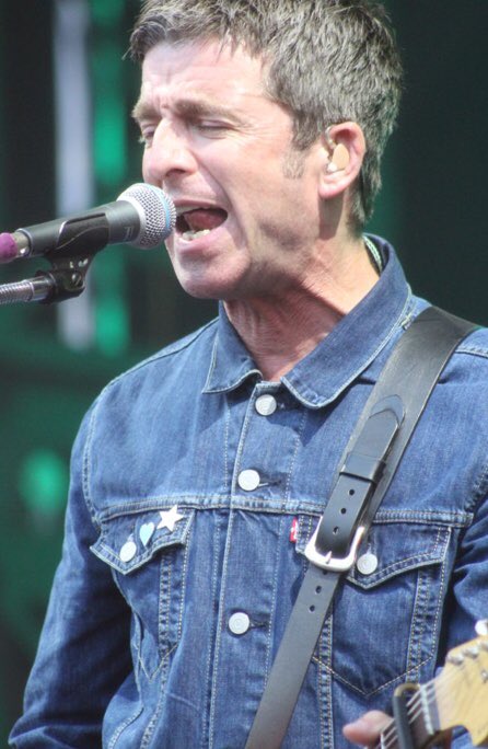 MAGMUSICFRANCE's tweet photo. #ROIART18 #RoiArthur #Gallagher Noel Gallagher, un mirage au @FstvlRoiArthur https://t.co/6Xg9zqOmi4
