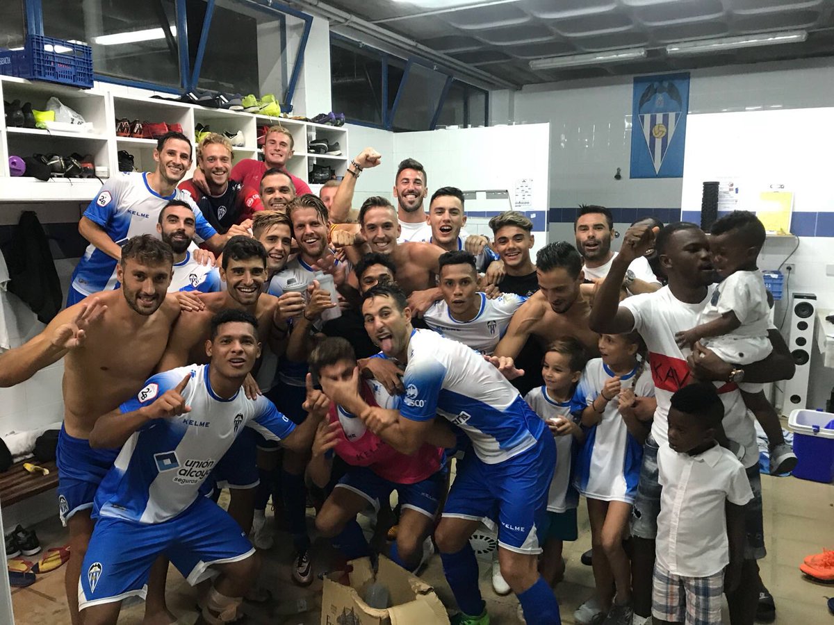 BryanReynaPeru's tweet photo. Feliz por los primeros 3 puntos en casa estoy recién comienza a seguir!💯⚽️🔵⚪️ https://t.co/0nVMX8tCDD
