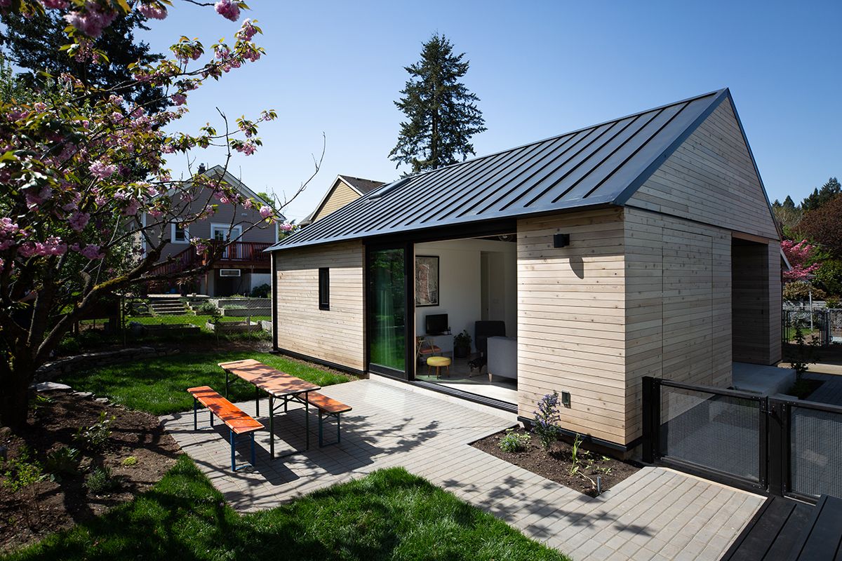 Tiny houses are a new trend. do you think something like this would take off in cedar city?
The Tiny House That Love Built buff.ly/2KGcdVP