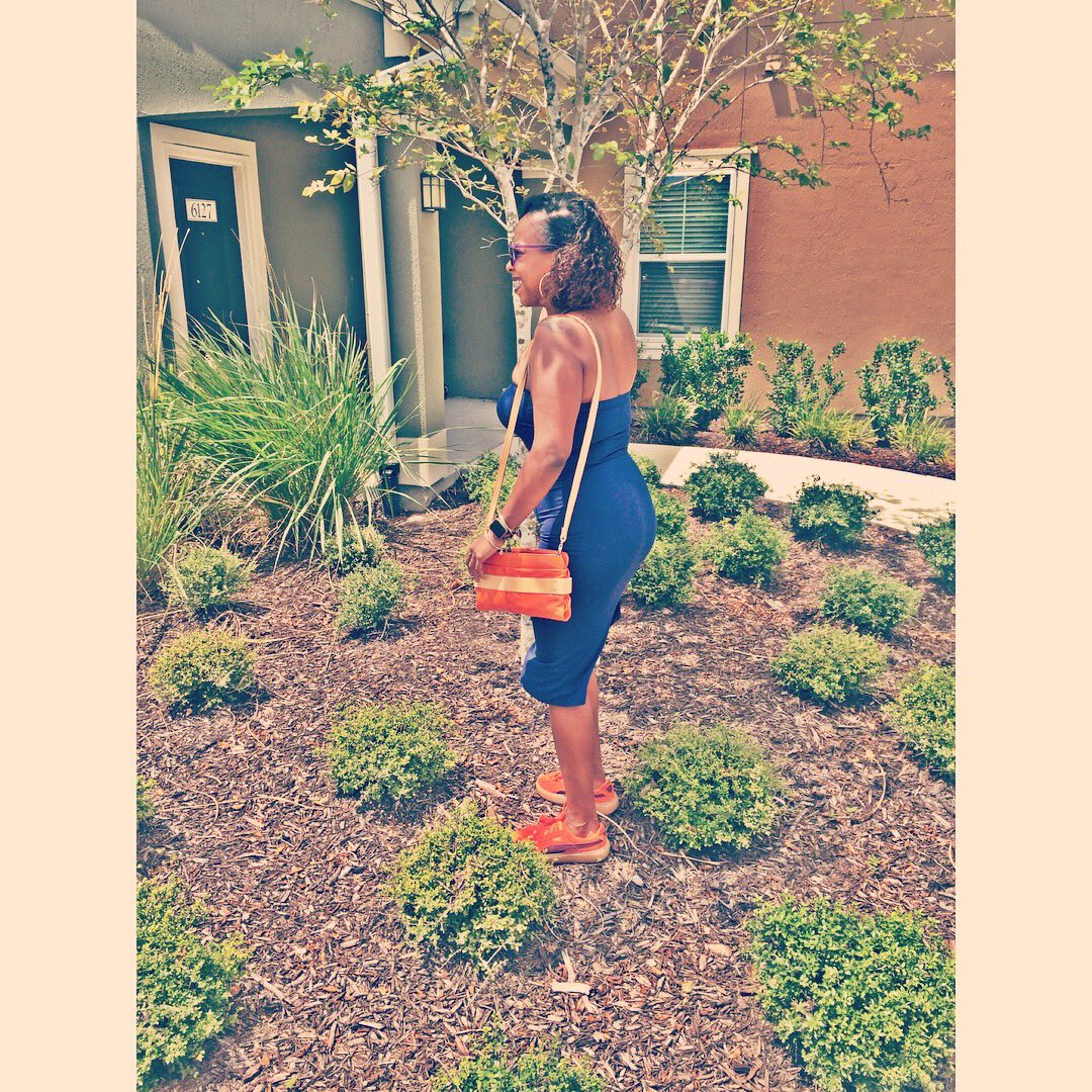 Eff_u_payMe_'s tweet photo. From forever 21 purses to Chloè bags, and y’all God ain’t real..... Tuh💁🏾♀️❤️🙌🏾 #IMadeMyselfABoss
Thanks Shayla Wyche for this dress
#NoASSshotsNeededToGetACheck https://t.co/77uqwavUbn