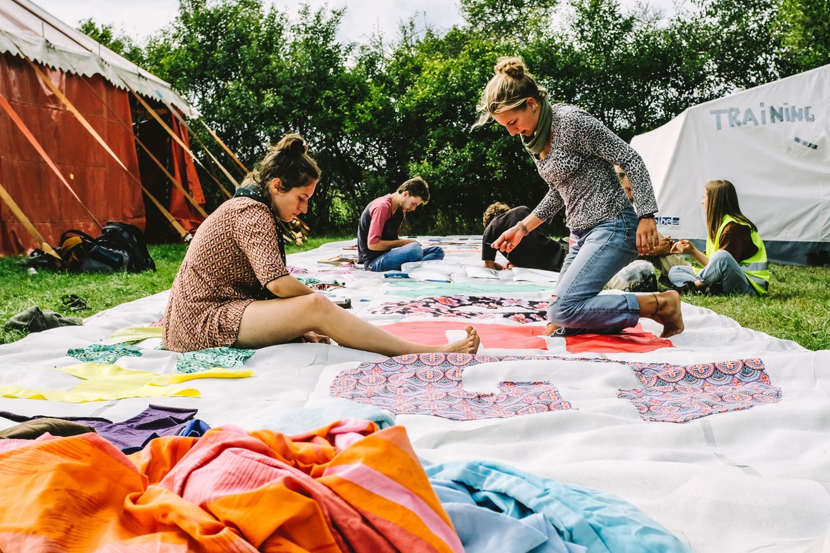 SoapboxEN's tweet image. 2/3 🔴 Preparations are well underway for the open mass action of civil disobedience against the fossil fuel industry which is taking place on Tuesday #coderood #climatecamp #climateaction @Klimaatactie