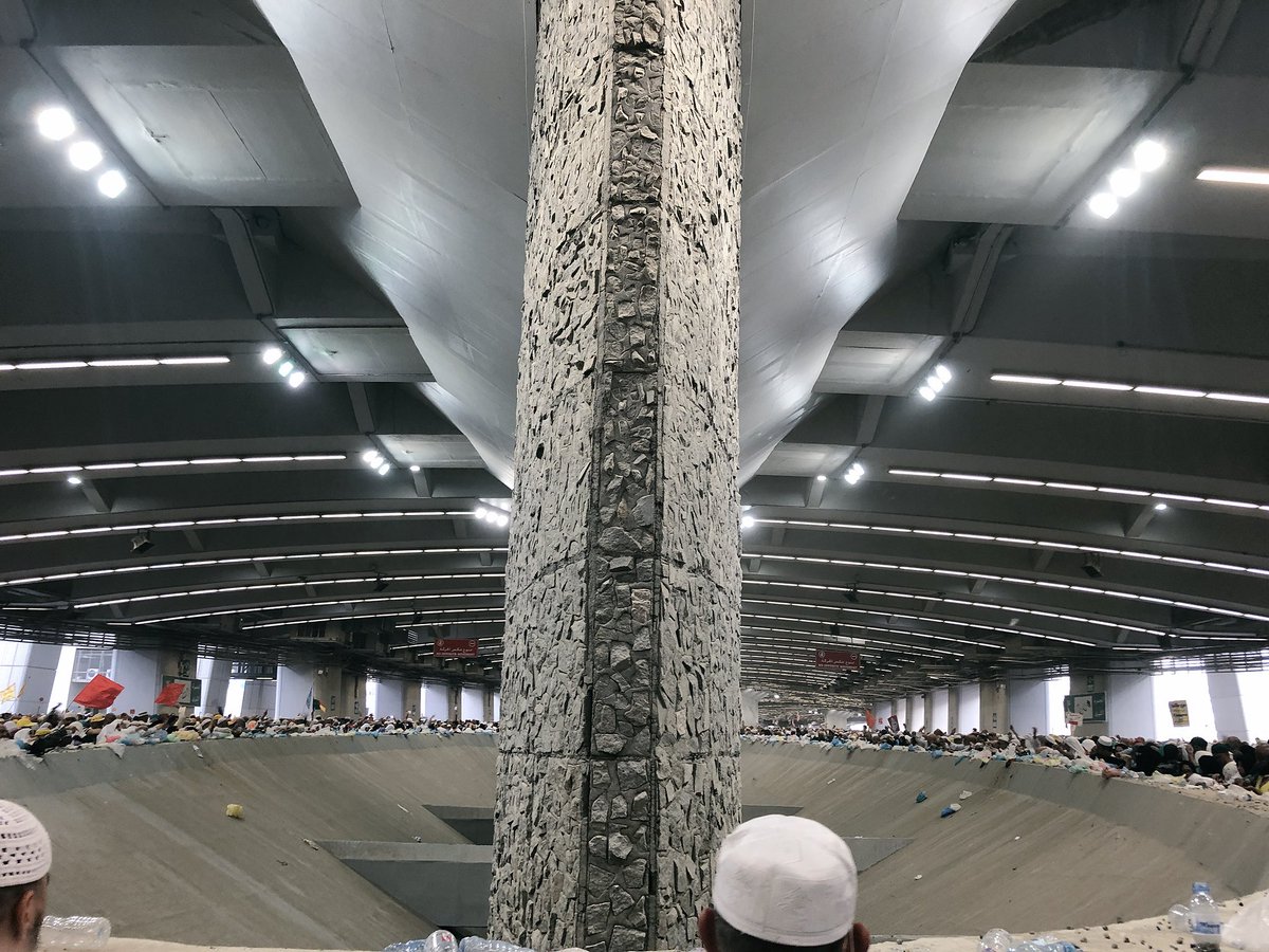 saba_bee's tweet image. Selfie with The Devil 😈 #jamarat #bigdevil #rami #Hajj #Hajj1439 
#mina @devil #stoningtheDevil