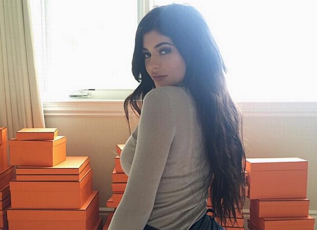 KylizzleRPG's tweet image. •Kylie Jenner//Kylizzle•
•19 anos•
•Estou iniciando minha carreira como rapper, mas talvez vcs me conheçam de KUWTK•
•Modelo nas horas vagas•