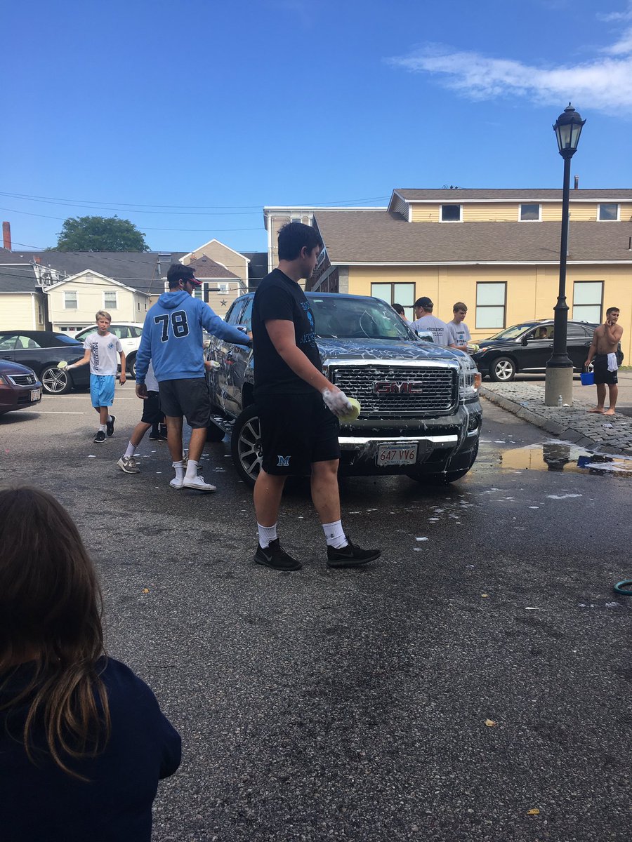 warriorfootba12's tweet photo. Thank You Cheerleaders and players for all your hard work at the car wash today! https://t.co/meBWUZVM7x