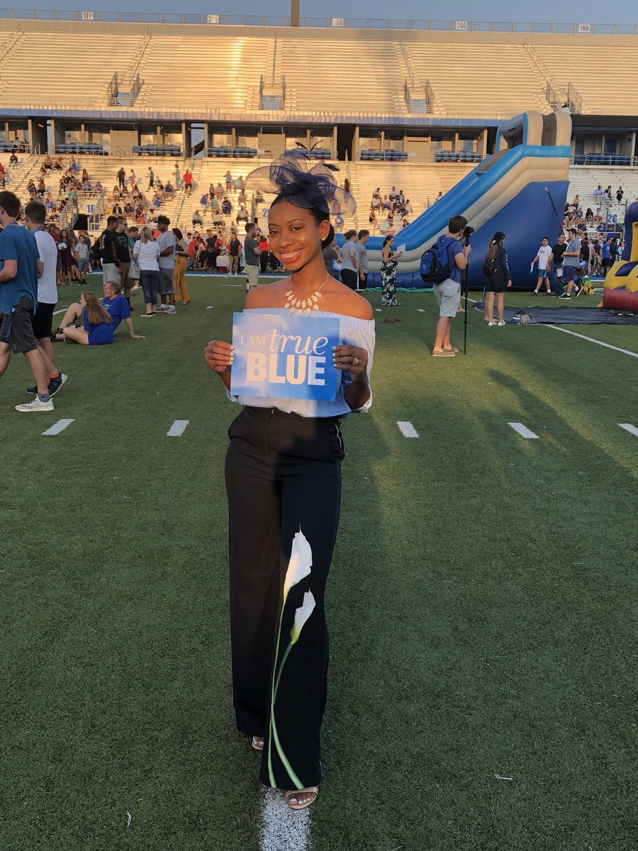 thelifeofbcj's tweet photo. Thereβs no better way to start your Senior year than by being True Blue! I enjoyed myself this weekend at this weekendβs festivities. On behalf of me and all my campus orgs, welcome #mtsu2022 π! #mtsusga #zetapsi1965 #iamtrueblue https://t.co/86Tjsnew1i