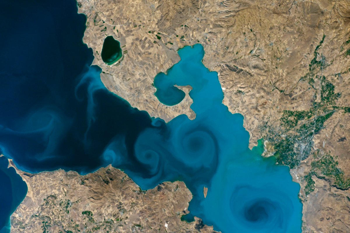 Livearth Pa Twitter 宇宙からの地球絶景 No 579 トルコのヴァン湖 国際宇宙ステーション Iss から撮影した トルコ 最大の ヴァン湖 です ヴァン湖は地球で最大の アルカリ湖 です ヴァン湖沿岸には ウラルトゥ王国 紀元前9世紀 紀元前6世紀 の首都