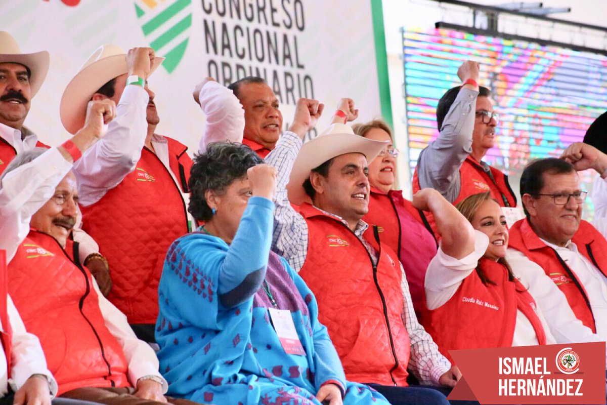 hernandezderas's tweet photo. Le agradezco mucho a mis estimados compañeros y amigos @ruizmassieu y @ManuelCota su respaldo y acompañaniento en nuestro Congreso, que es de todos ustedes.

¡La @CNC_CEN está más unida que nunca! #80AñosCNC https://t.co/1Wiuzb9NN7