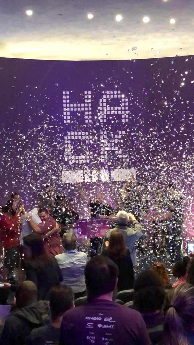 Lc_GoomeZ's tweet image. O mais novo campeão do #hacknit
#hackthon #niterói

DEUS AINDA REALIZA SONHOS!!!!!