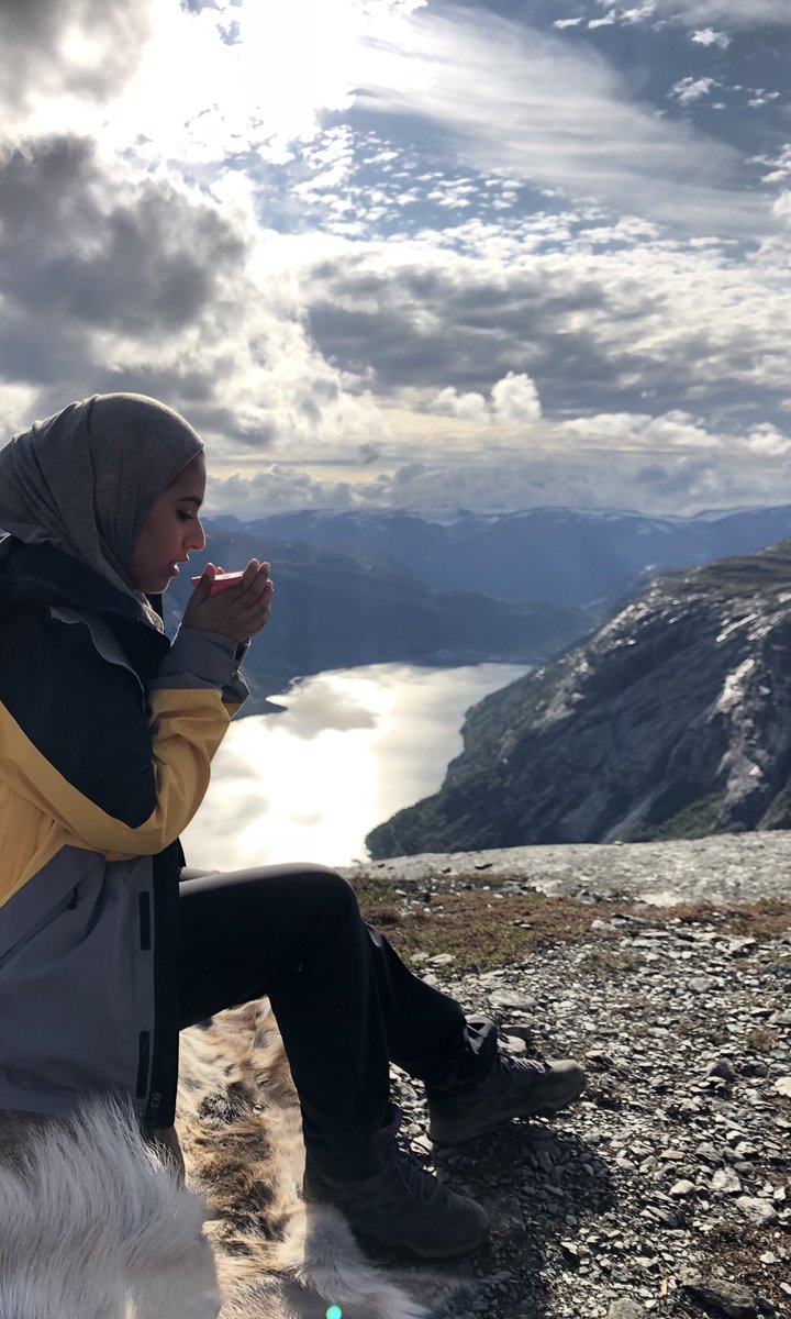 Bmo93's tweet image. 25 years young 💛🎈