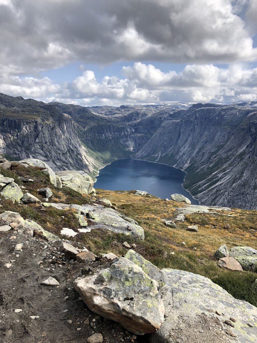 Bmo93's tweet image. 25 years young 💛🎈