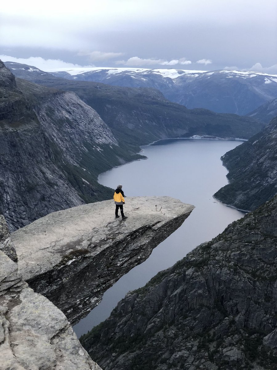 Bmo93's tweet image. 25 years young 💛🎈