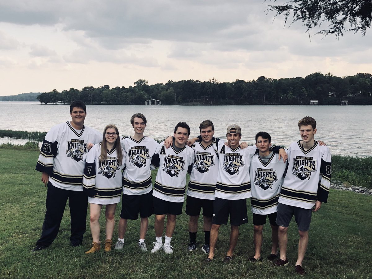 JPIIPrepHockey's tweet photo. 2018/2019 Senior Class #Seniors #builtonfamily @JPIIKNIGHTS https://t.co/AFRbFAWKq3