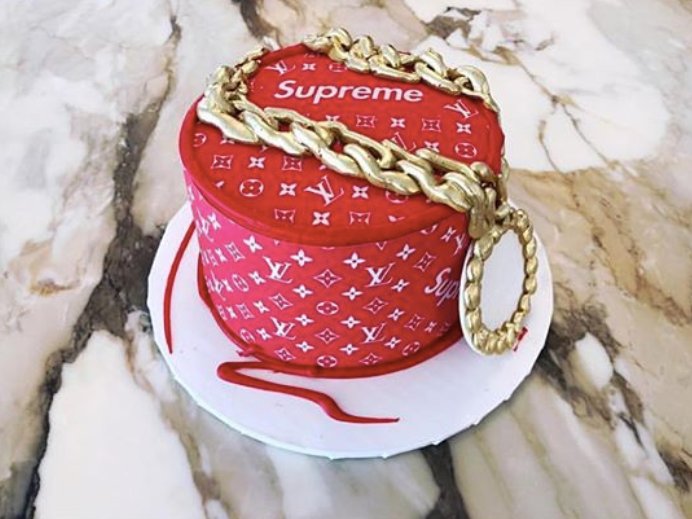 Cake and Art on X: Supreme x Louis Vuitton Cake by @CakeandArt in  #WestHollywood California @louisvuittonsupreme #LouisVuitton #supreme  #supremebirthday #love #cakeandart #bestbirthdaycakeever #LVMenFW18 #LVFW18  @nicolasghesquiere #JPLVMH