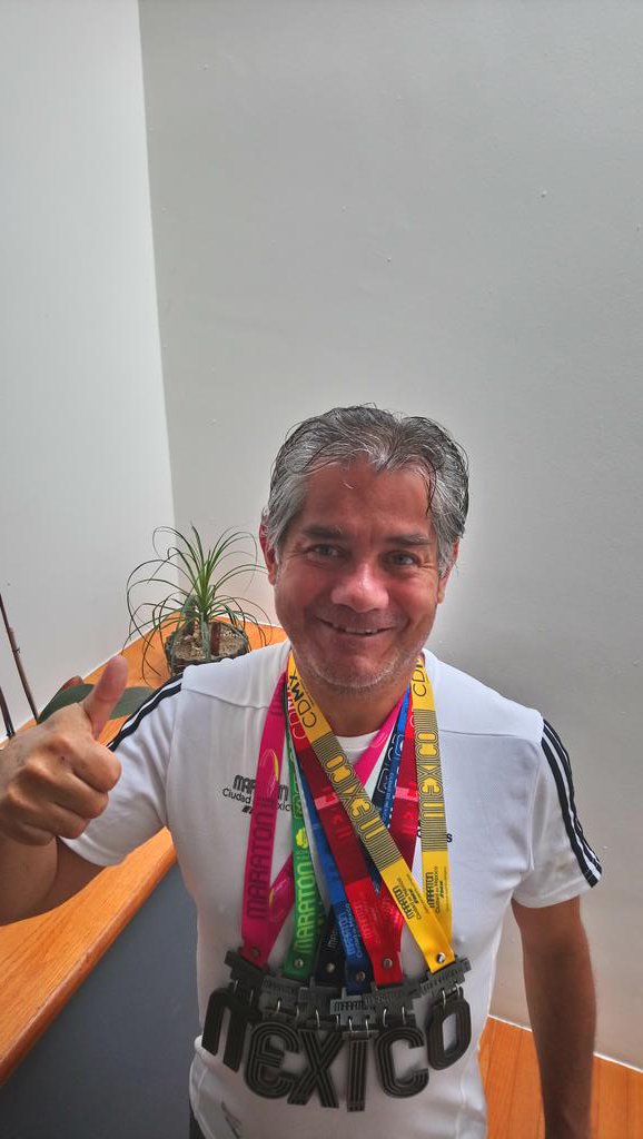 g_valtierra's tweet photo. Llegó la "O"!!! Gran experiencia participar en esta edición del @MaratonCdMx  Agradezco a todas las personas que te animan a lo largo de la ruta. Un apoyo inolvidable. Para ellos mi dedicatoria para cada una de las medallas obtenidas y para Carlos Ochoa y  Eduardo  Ortigoza. https://t.co/XcycjsWeNw