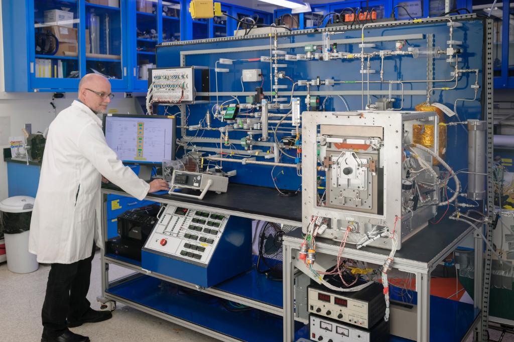 Astronauts traveling to the Moon or Mars could produce a couple of pounds of trash per crew member per day. What if there was a way to turn that waste into water and other useful resources? Say hello to our new tool for managing garbage in space: go.nasa.gov/2nJZ4Cn