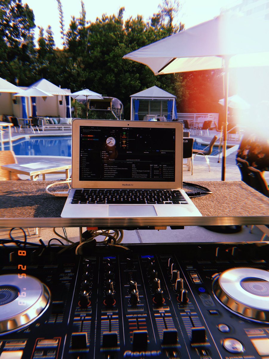 DJJasonEdward's tweet photo. Pool views at The W in Westwood last night 😎 https://t.co/zOb2RUvoSe
